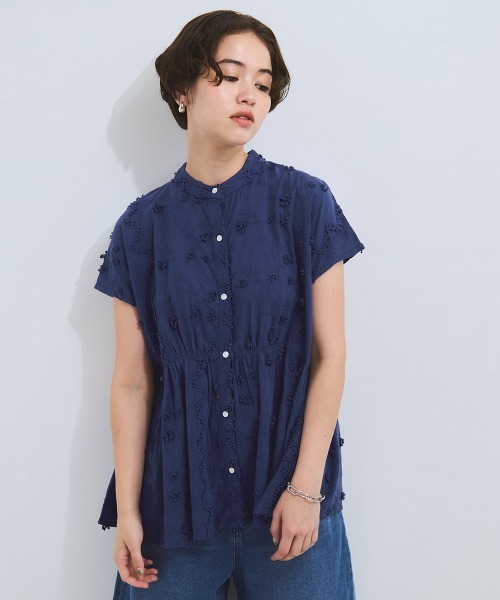 VICKY(ビッキー)の「3D刺繍バンドカラーブラウス≪手洗い可能≫(シャツ/ブラウス・レディース・ブラック/オフホワイト/ブルー・M)」の7枚目の写真