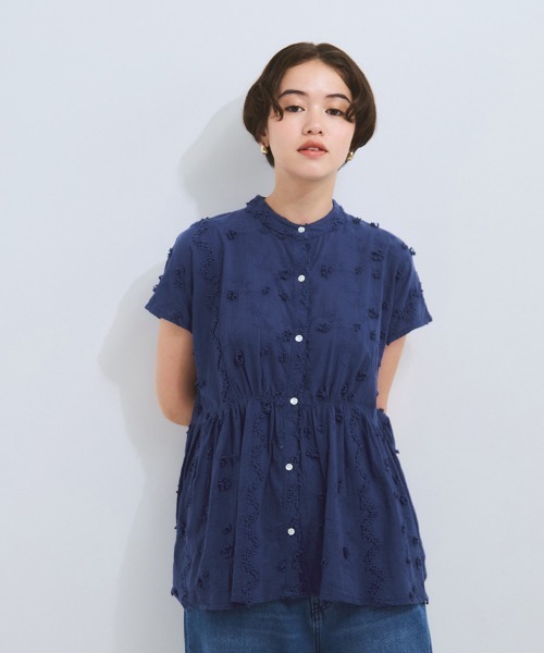 VICKY(ビッキー)の「3D刺繍バンドカラーブラウス≪手洗い可能≫(シャツ/ブラウス・レディース・ブラック/オフホワイト/ブルー・M)」の6枚目の写真