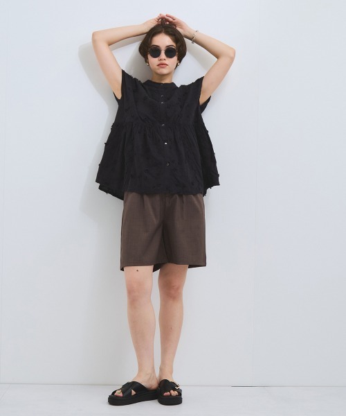 VICKY(ビッキー)の「3D刺繍バンドカラーブラウス≪手洗い可能≫(シャツ/ブラウス・レディース・ブラック/オフホワイト/ブルー・M)」の17枚目の写真