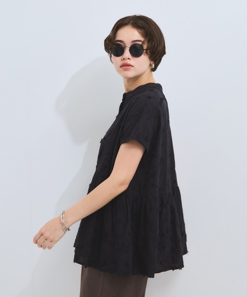 VICKY(ビッキー)の「3D刺繍バンドカラーブラウス≪手洗い可能≫(シャツ/ブラウス・レディース・ブラック/オフホワイト/ブルー・M)」の14枚目の写真