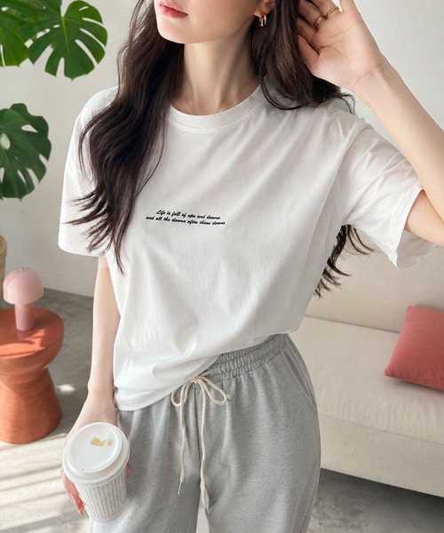 Dewlily(デューリリー)の「カジュアルに抜け感を演出◎着用感ゆったり! フロントロゴ半袖Tシャツ(Tシャツ/カットソー・レディース・ブラック/オレンジ/グリーン/ホワイト・XL/S/M/L)」の2枚目の写真