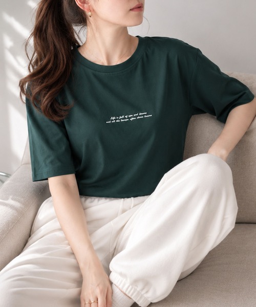 Dewlily(デューリリー)の「カジュアルに抜け感を演出◎着用感ゆったり! フロントロゴ半袖Tシャツ(Tシャツ/カットソー・レディース・ブラック/オレンジ/グリーン/ホワイト・XL/S/M/L)」の3枚目の写真