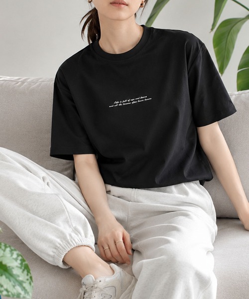 Dewlily(デューリリー)の「カジュアルに抜け感を演出◎着用感ゆったり! フロントロゴ半袖Tシャツ(Tシャツ/カットソー・レディース・ブラック/オレンジ/グリーン/ホワイト・XL/S/M/L)」の1枚目の写真