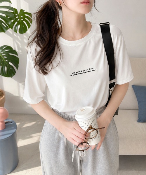 Dewlily(デューリリー)の「カジュアルに抜け感を演出◎着用感ゆったり! フロントロゴ半袖Tシャツ(Tシャツ/カットソー・レディース・ブラック/オレンジ/グリーン/ホワイト・XL/S/M/L)」の7枚目の写真