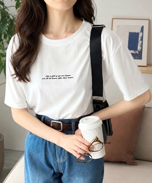 Dewlily(デューリリー)の「カジュアルに抜け感を演出◎着用感ゆったり! フロントロゴ半袖Tシャツ(Tシャツ/カットソー・レディース・ブラック/オレンジ/グリーン/ホワイト・XL/S/M/L)」の8枚目の写真