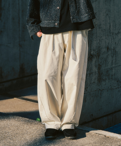 417 EDIFICE（フォーワンセブンエディフィス）の「ベルテッド ワーク パンツ（スラックス・メンズ・ベージュ/ブラック/ホワイト・LARGE/MEDIUM）」の2枚目の写真