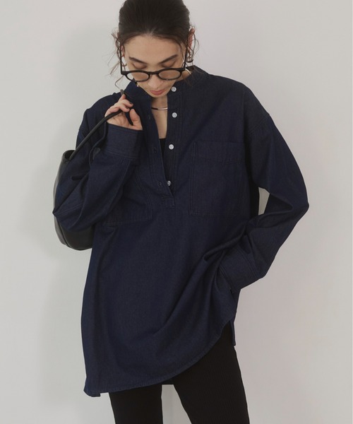 ANGIE(アンジー)の「襟が選べる デニム チュニック シャツ (バンドカラー/レギュラーカラー)(シャツ/ブラウス・レディース・ブルー系1/ネイビー系1/ブルー/ネイビー・FREE)」の2枚目の写真
