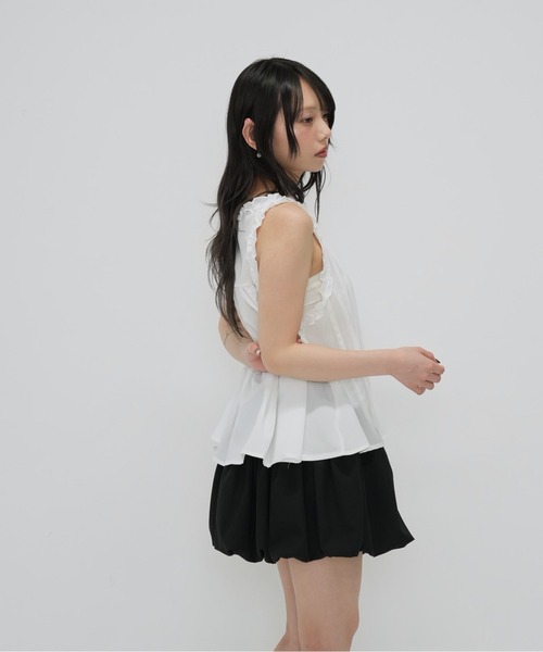 Enewd nina（エニュードニーナ）の「フリル フレア ノースリーブ　ブラウス（シャツ/ブラウス・レディース・ホワイト/ホワイト×ブラック・FREE）」の3枚目の写真