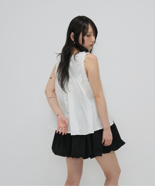 Enewd nina（エニュードニーナ）の「フリル フレア ノースリーブ　ブラウス（シャツ/ブラウス・レディース・ホワイト/ホワイト×ブラック・FREE）」の4枚目の写真