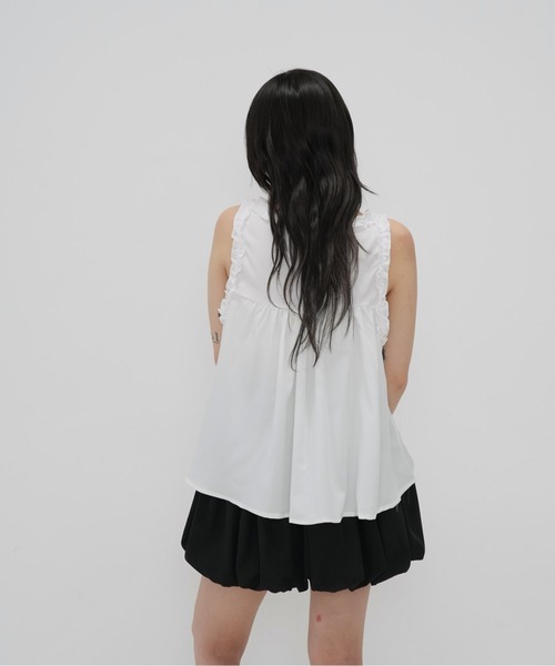 Enewd nina（エニュードニーナ）の「フリル フレア ノースリーブ　ブラウス（シャツ/ブラウス・レディース・ホワイト/ホワイト×ブラック・FREE）」の7枚目の写真