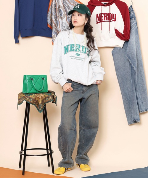 NERDY(ノルディ)の「アウトラインアーチロゴスウェットシャツ(スウェット・メンズ・ネイビー/ホワイト/ピンク・M/SS/L/S)」の7枚目の写真