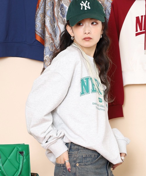 NERDY(ノルディ)の「アウトラインアーチロゴスウェットシャツ(スウェット・メンズ・ネイビー/ホワイト/ピンク・M/SS/L/S)」の6枚目の写真