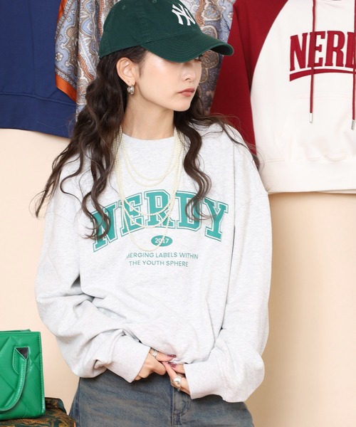 NERDY(ノルディ)の「アウトラインアーチロゴスウェットシャツ(スウェット・メンズ・ネイビー/ホワイト/ピンク・M/SS/L/S)」の4枚目の写真