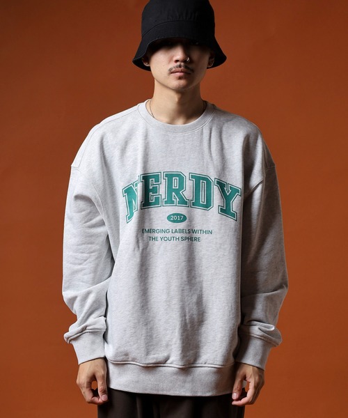 NERDY(ノルディ)の「アウトラインアーチロゴスウェットシャツ(スウェット・メンズ・ネイビー/ホワイト/ピンク・M/SS/L/S)」の21枚目の写真