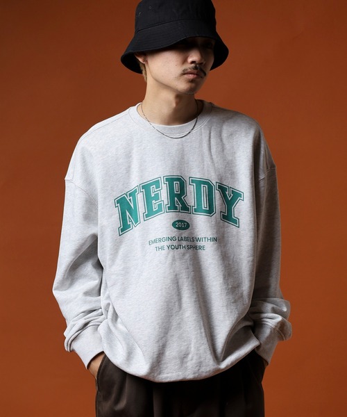 NERDY(ノルディ)の「アウトラインアーチロゴスウェットシャツ(スウェット・メンズ・ネイビー/ホワイト/ピンク・M/SS/L/S)」の12枚目の写真