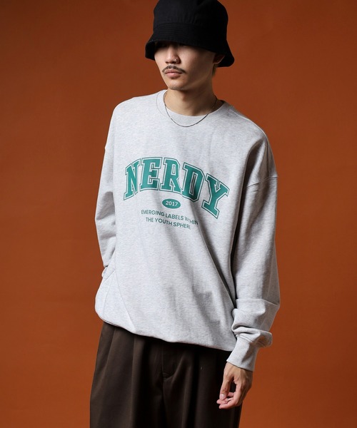 NERDY(ノルディ)の「アウトラインアーチロゴスウェットシャツ(スウェット・メンズ・ネイビー/ホワイト/ピンク・M/SS/L/S)」の14枚目の写真
