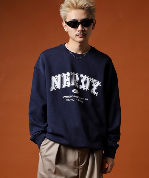 NERDY(ノルディ)の「アウトラインアーチロゴスウェットシャツ(スウェット・メンズ・ネイビー/ホワイト/ピンク・M/SS/L/S)」の16枚目の写真