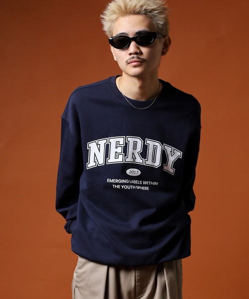 NERDY(ノルディ)の「アウトラインアーチロゴスウェットシャツ(スウェット・メンズ・ネイビー/ホワイト/ピンク・M/SS/L/S)」の17枚目の写真