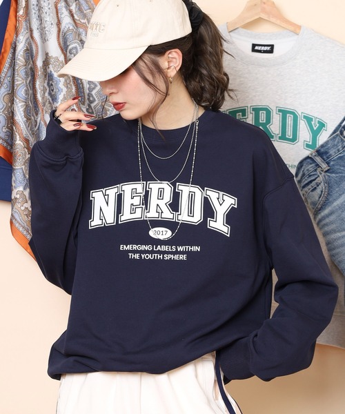 NERDY(ノルディ)の「アウトラインアーチロゴスウェットシャツ(スウェット・メンズ・ネイビー/ホワイト/ピンク・M/SS/L/S)」の8枚目の写真