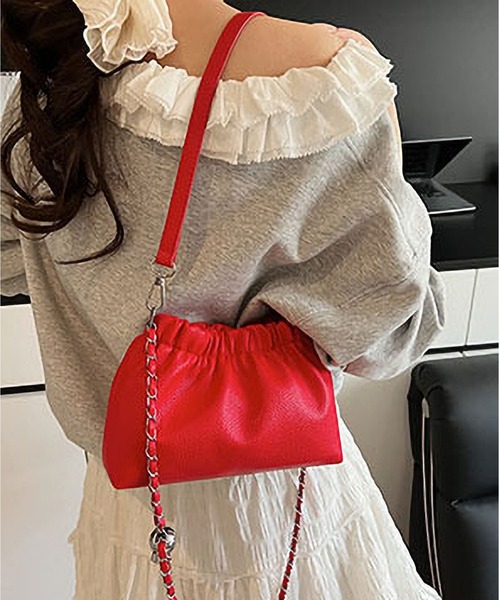 LA VORAGINE(ラ ヴォラジネ)の「クラウドプリーツ2WAYチェーンバケットバッグ(トートバッグ・レディース・ブラック/ホワイト/レッド/シルバー・FREE)」の3枚目の写真
