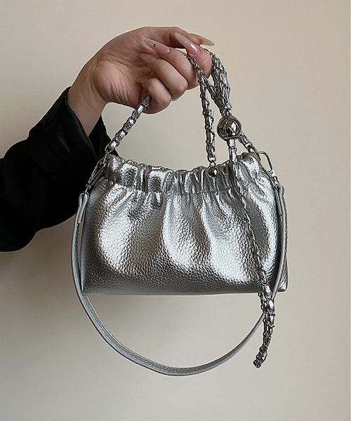 LA VORAGINE(ラ ヴォラジネ)の「クラウドプリーツ2WAYチェーンバケットバッグ(トートバッグ・レディース・ブラック/ホワイト/レッド/シルバー・FREE)」の15枚目の写真