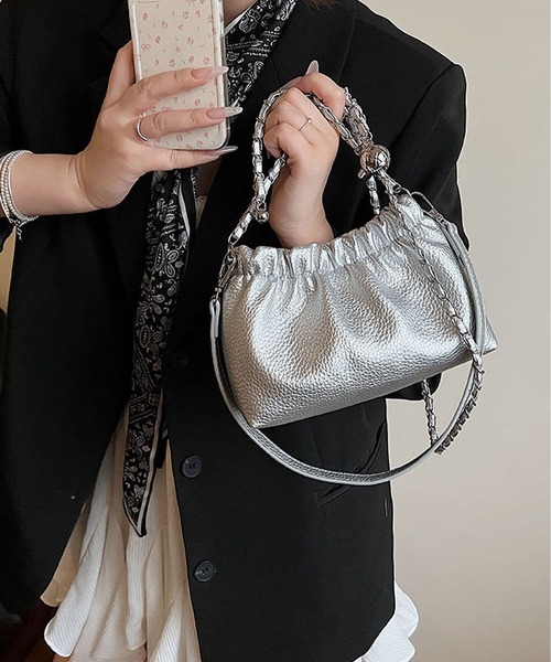 LA VORAGINE(ラ ヴォラジネ)の「クラウドプリーツ2WAYチェーンバケットバッグ(トートバッグ・レディース・ブラック/ホワイト/レッド/シルバー・FREE)」の13枚目の写真