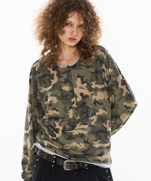WISH FOR EVER(ウィッシュフォーエバー)の「CAMO DESIGN DOCKING HENRY NECK LONG SLEEVE PULLOVER / カモデザインドッキングヘンリーネックロングスリーブプルオーバー(Tシャツ/カットソー・メンズ・グリーン/ブラウン/ブルー・MEDIUM/SMALL/LARGE)」の1枚目の写真