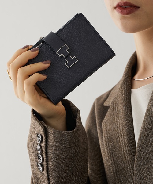 IACUCCI（イアクッチ）の「アバ ハーフウォレット CERVO（財布・レディース・レッド/グレイッシュベージュ/ネイビー/イエロー/アッシュグレー/サックスブルー/キャメル・FREE）」の3枚目の写真