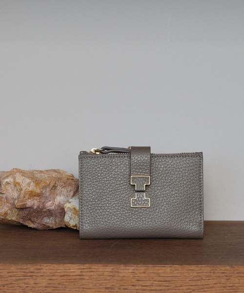 IACUCCI（イアクッチ）の「アバ ハーフウォレット CERVO（財布・レディース・レッド/グレイッシュベージュ/ネイビー/イエロー/アッシュグレー/サックスブルー/キャメル・FREE）」の2枚目の写真