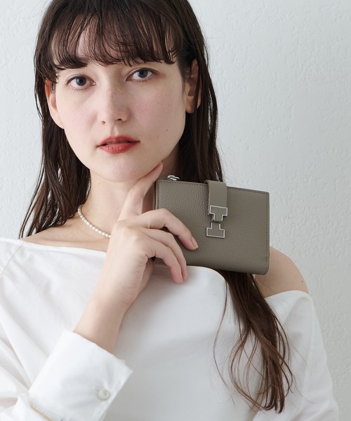 IACUCCI(イアクッチ)の「アバ ハーフウォレット CERVO(財布・レディース・レッド/グレイッシュベージュ/ネイビー/イエロー/アッシュグレー/サックスブルー/キャメル・FREE)」の8枚目の写真