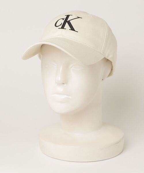 Calvin Klein(カルバン・クライン)の「【Calvin Klein/カルバンクライン】LARGE MONOGRAM EBBROIDERY BASEBALL CAP/ビッグ刺繍ロゴ コットンツイルキャップ(キャップ・メンズ・オフホワイト/ブラック/ブラウン系・FREE/ONE SIZE)」の5枚目の写真