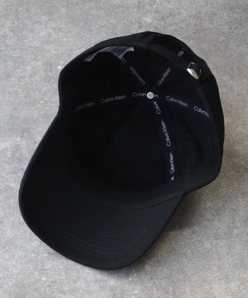 Calvin Klein(カルバン・クライン)の「【Calvin Klein/カルバンクライン】LARGE MONOGRAM EBBROIDERY BASEBALL CAP/ビッグ刺繍ロゴ コットンツイルキャップ(キャップ・メンズ・オフホワイト/ブラック/ブラウン系・FREE/ONE SIZE)」の7枚目の写真