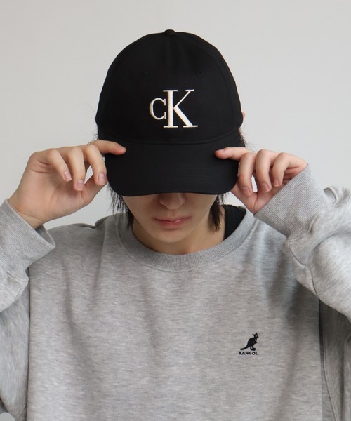 Calvin Klein(カルバン・クライン)の「【Calvin Klein/カルバンクライン】LARGE MONOGRAM EBBROIDERY BASEBALL CAP/ビッグ刺繍ロゴ コットンツイルキャップ(キャップ・メンズ・オフホワイト/ブラック/ブラウン系・FREE/ONE SIZE)」の17枚目の写真