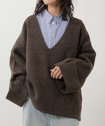 en CAnAF（エンカナフ）の「【大人の余裕とこなれ感】深Vネックワイドスリーブオーバーニット（ニット/セーター）」