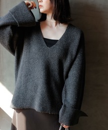 en CAnAF（エンカナフ）の「【大人の余裕とこなれ感】深Vネックワイドスリーブオーバーニット（ニット/セーター）」