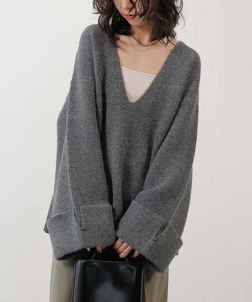 en CAnAF(エンカナフ)の「【大人の余裕とこなれ感】深Vネックワイドスリーブオーバーニット(ニット/セーター・レディース・チャコールグレー/ブラック/ベージュ/ブラウン・M)」の10枚目の写真