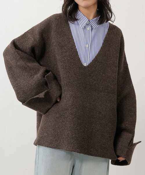 en CAnAF(エンカナフ)の「【大人の余裕とこなれ感】深Vネックワイドスリーブオーバーニット(ニット/セーター・レディース・チャコールグレー/ブラック/ベージュ/ブラウン・M)」の16枚目の写真