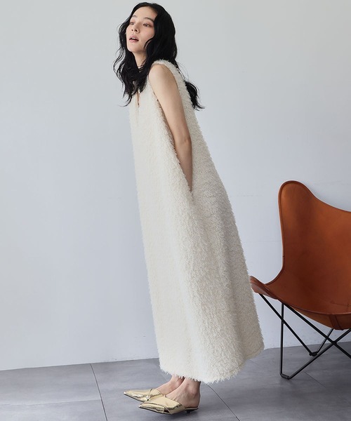 ELFRANK（エルフランク）の「シープボア Vネック ジャンパースカート ワンピース（ジャンパースカート・レディース・アイボリー/ブラック・FREE）」の4枚目の写真