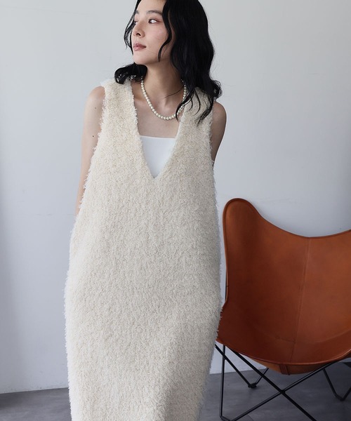 ELFRANK（エルフランク）の「シープボア Vネック ジャンパースカート ワンピース（ジャンパースカート・レディース・アイボリー/ブラック・FREE）」の5枚目の写真