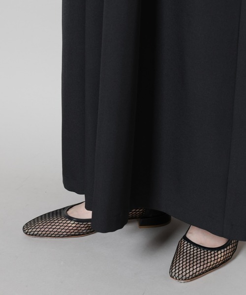 NANO universe（ナノユニバース）の「シャーリングサロペット（サロペット/オーバーオール・レディース・ブラック/ブラウン/ベージュ・FREE）」の6枚目の写真