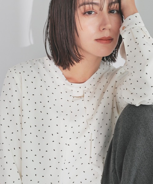 GLACIER lusso(グラシアルッソ)の「【Warmブラウス】ボウタイウォームブラウス(シャツ/ブラウス・レディース・ネイビー系/ホワイト×ブラック/グレイッシュベージュ/ブルーグリーン・L/LL/M/S)」の22枚目の写真