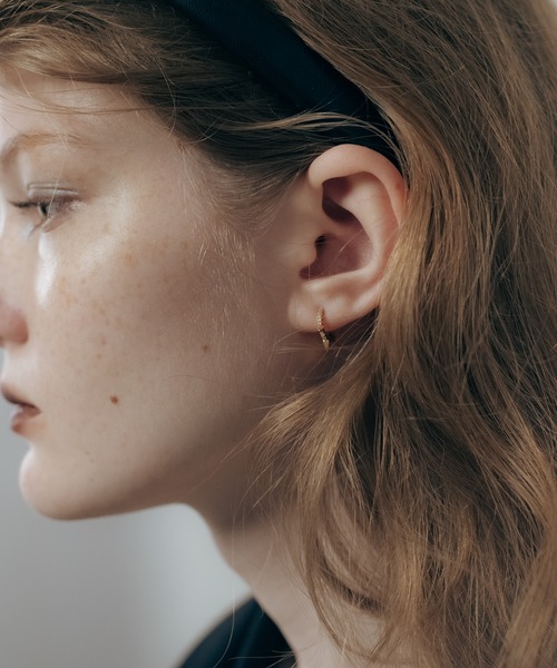 Carmelo(カーメロ)の「925 studs mini hoop earring / スタッズ ミニリングピアス(ピアス(両耳用)・レディース・シルバー/ゴールド・FREE)」の10枚目の写真