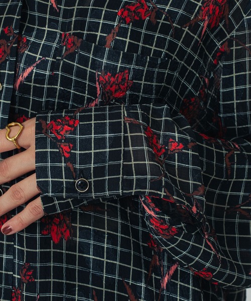 ROSE BUD(ローズバッド)の「(CREOLME)FLOWER PRINT SHIRT(シャツ/ブラウス・レディース・イエロー/ブラック・ONE SIZE)」の17枚目の写真