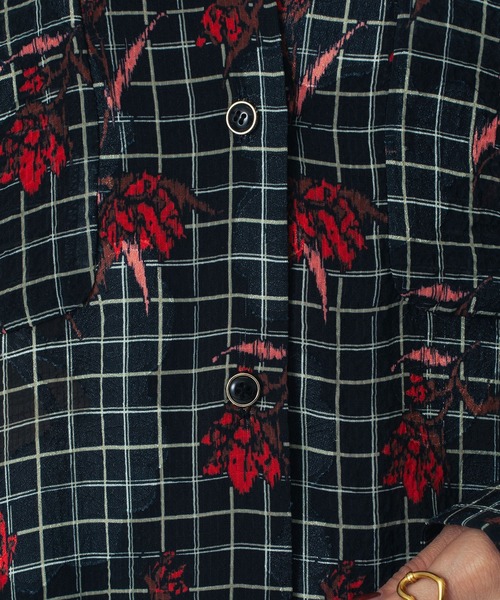 ROSE BUD(ローズバッド)の「(CREOLME)FLOWER PRINT SHIRT(シャツ/ブラウス・レディース・イエロー/ブラック・ONE SIZE)」の14枚目の写真