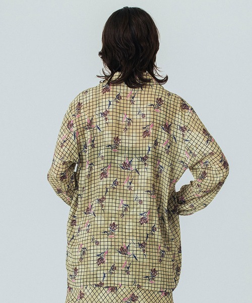 ROSE BUD(ローズバッド)の「(CREOLME)FLOWER PRINT SHIRT(シャツ/ブラウス・レディース・イエロー/ブラック・ONE SIZE)」の12枚目の写真