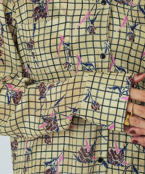 ROSE BUD(ローズバッド)の「(CREOLME)FLOWER PRINT SHIRT(シャツ/ブラウス・レディース・イエロー/ブラック・ONE SIZE)」の10枚目の写真