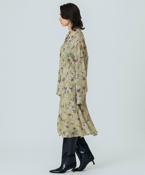 ROSE BUD(ローズバッド)の「(CREOLME)FLOWER PRINT SHIRT(シャツ/ブラウス・レディース・イエロー/ブラック・ONE SIZE)」の7枚目の写真