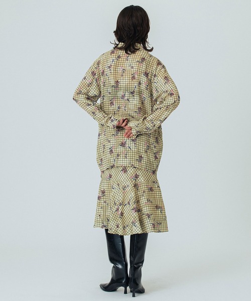 ROSE BUD(ローズバッド)の「(CREOLME)FLOWER PRINT SHIRT(シャツ/ブラウス・レディース・イエロー/ブラック・ONE SIZE)」の5枚目の写真