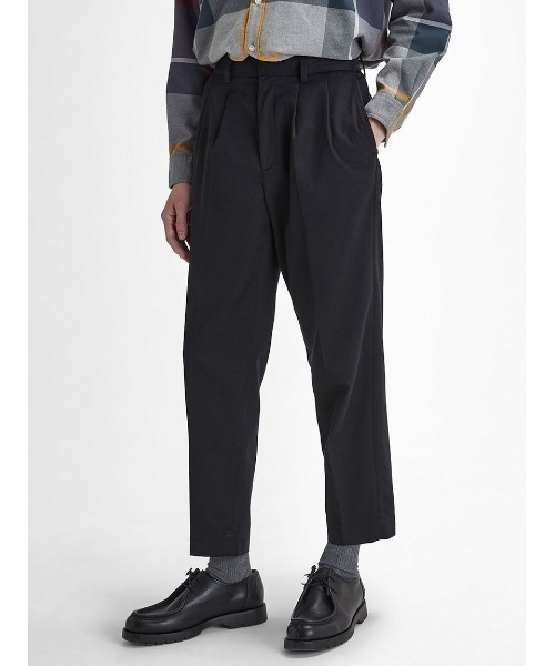 Barbour（バブアー）の「Tedチノ パンツ（リラックスフィット）（チノパンツ・メンズ・ブラック/ライトベージュ・32/30/28）」の9枚目の写真