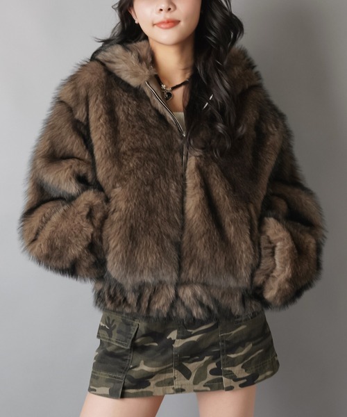 SPINNS（スピンズ）の「ボリューム感がかわいすぎ！高見えフェイクファーブルゾン/コート/フード付き（ブルゾン・レディース・ベージュ/ブラウン/グレー・ONESIZE）」の22枚目の写真